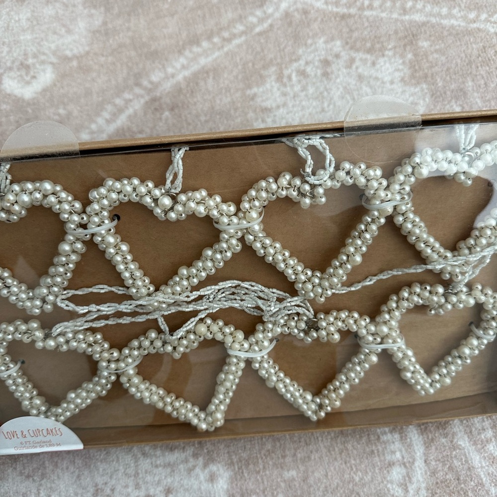Love & Cupcakes Pearl Heart Garland NEW